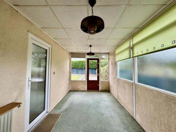 2 bed Semi-Detached to rent Image 11