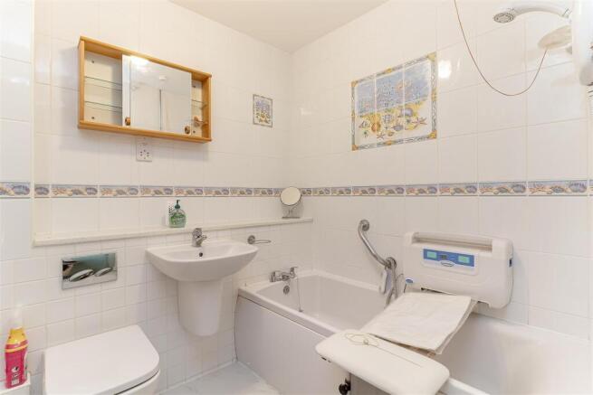 2 bed Flat for sale Image 10