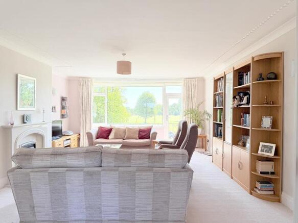 3 bed Flat for sale Image 7