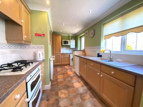 KITCHEN/DINING ROOM