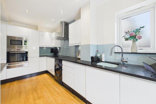 4 bed Semi-Detached for sale Image 6