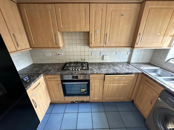FITTED KITCHEN