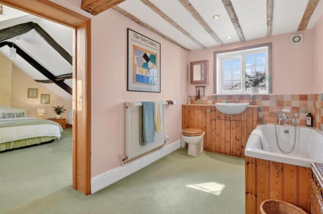 5 bed Semi-Detached for sale Image 8