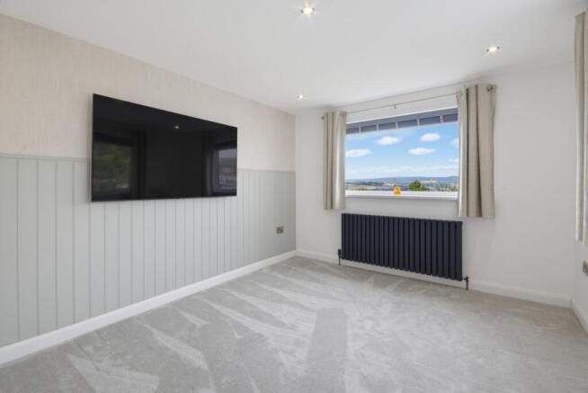 5 bed Semi-Detached for sale Image 12
