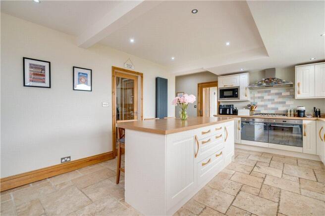 4 bed Semi-Detached for sale Image 7