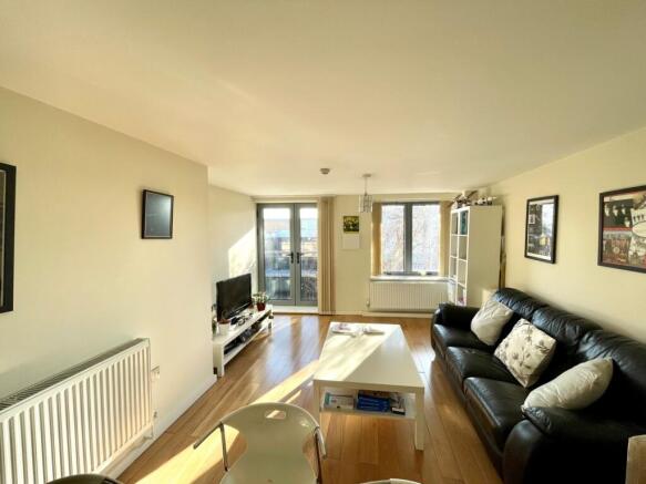 3 Clarke Court LOUNGE