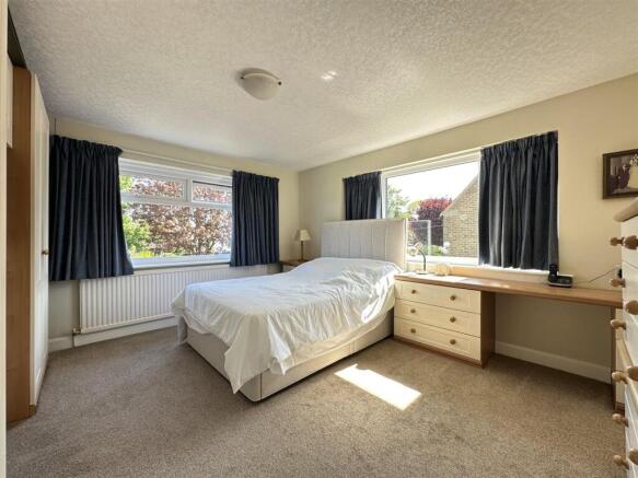 4 bed House for sale Image 7