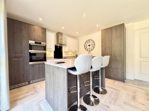 4 bed Detached for sale Image 7