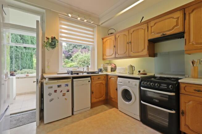 5 bed Detached for sale Image 7