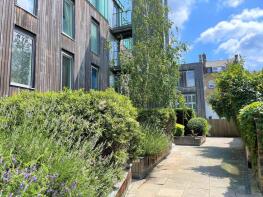 1, 16 Blueprint Apartments, Balham Grove, London SW12 8AU