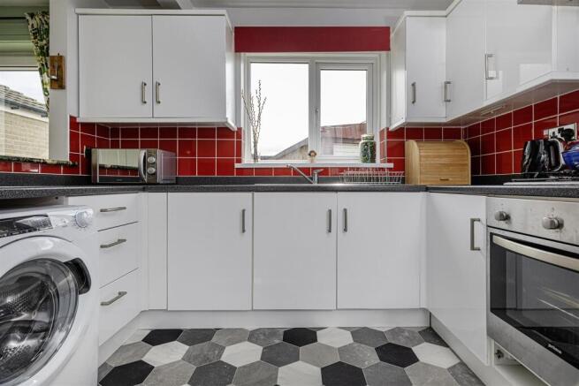 3 bed Semi-Detached Bungalow for sale Image 8