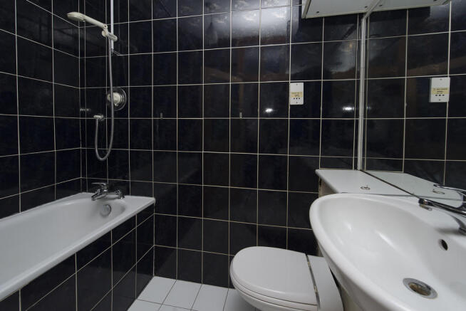 Hampstead Road, NW1 3EB - Bathroom