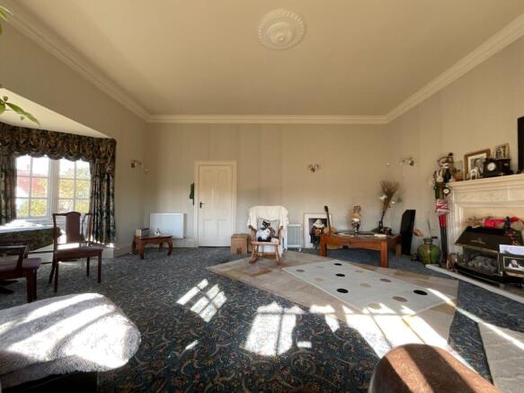 3 bed Apartment for sale Image 6