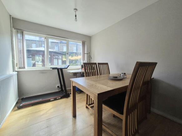 3 bed Terraced to rent Image 6