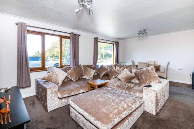 Lounge / Dining room