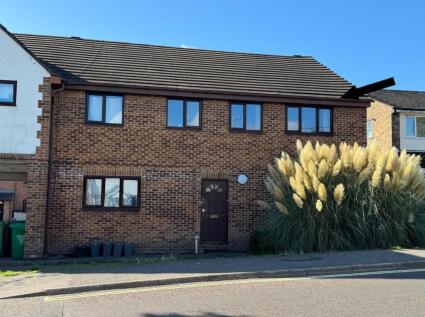 60 Chalet Hill, Bordon