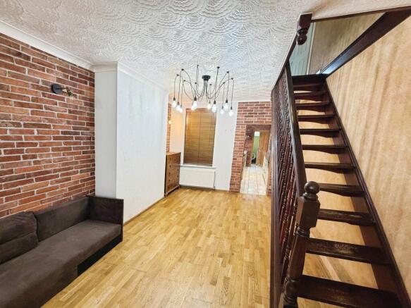 2 bed Terraced to rent Image 4