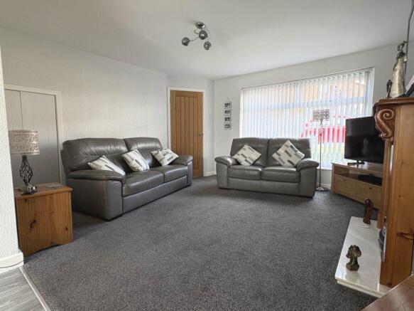 3 bed Town House for sale Image 4