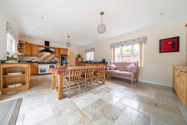 1403032-9-699c841...