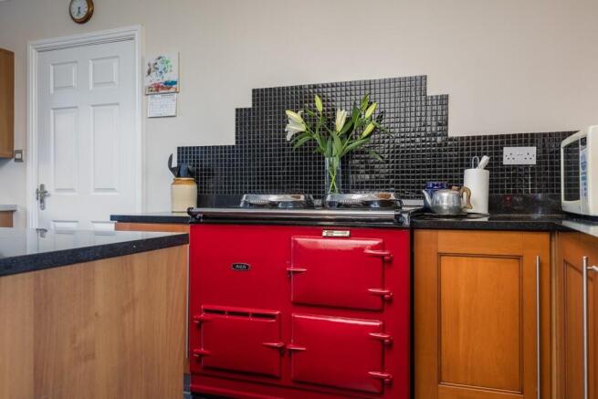 5 bed Detached for sale Image 7