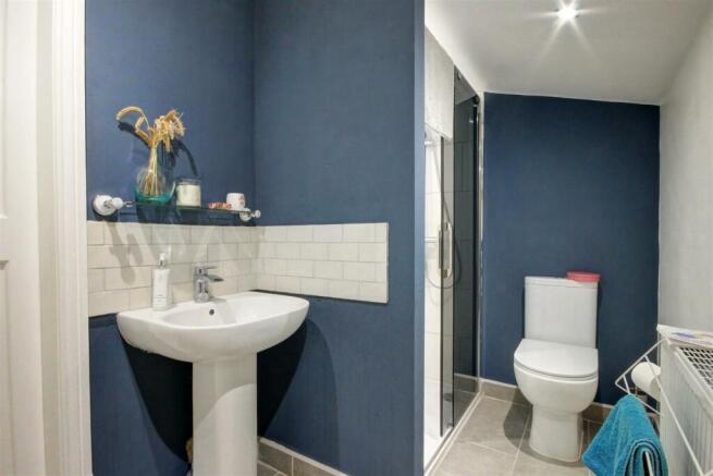 .CABIN BATHROOM..jpg