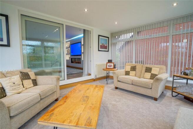 6 bed Detached for sale Image 7