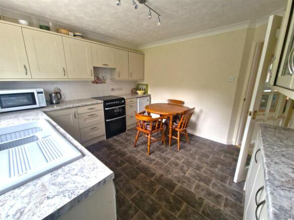 Kitchen/Breakfast Room
