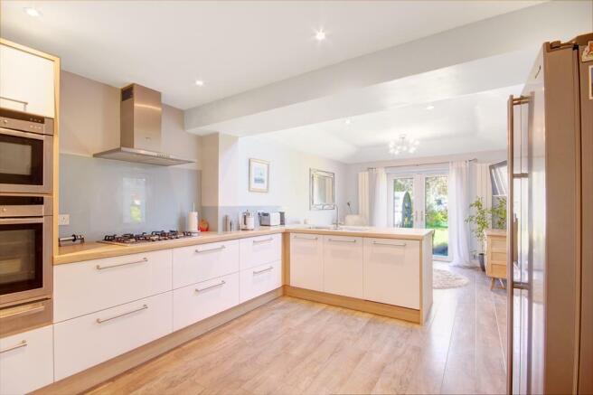 Kitchen 2.jpg