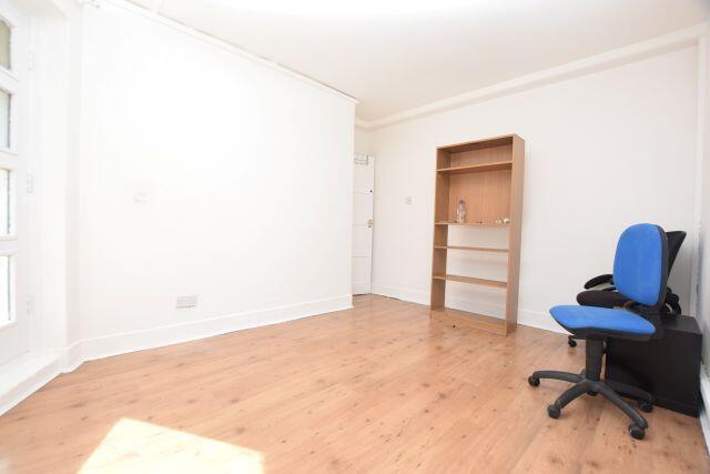 3 bed Apartment to rent Image 4