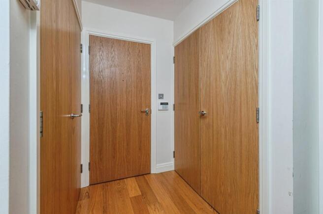 2 bed Flat for sale Image 10