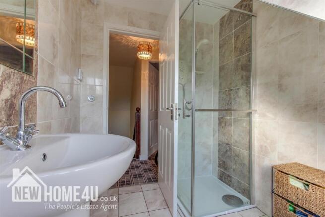 FAMILY BATHROOM: