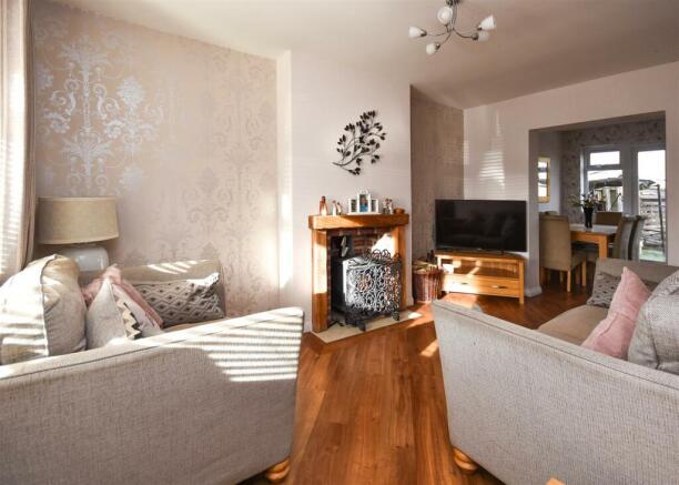 44 Market Lane - Living Room.jpg
