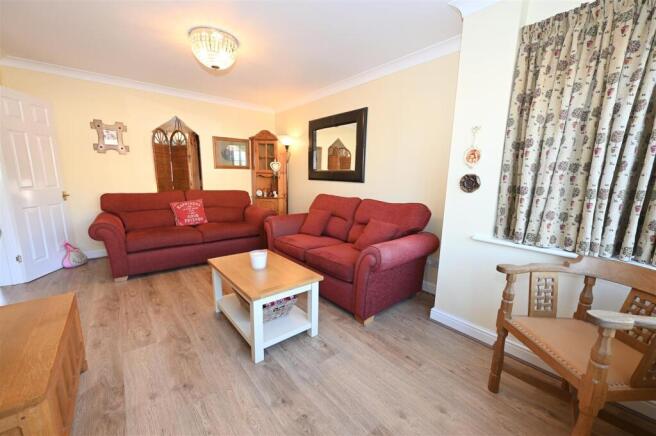 4 bed Detached for sale Image 4
