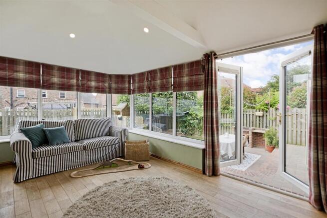 4 bed House for sale Image 4
