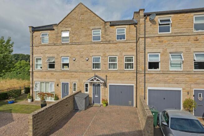 4 bed House for sale Image 12