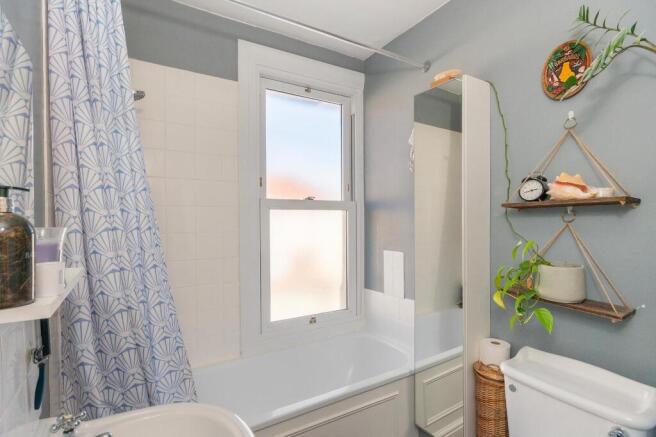 4D4RHD - Bathroom B.jpg