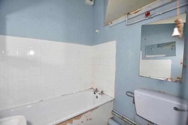 Flat C, 12 Fox Hill, Penge, London SE19 2UU