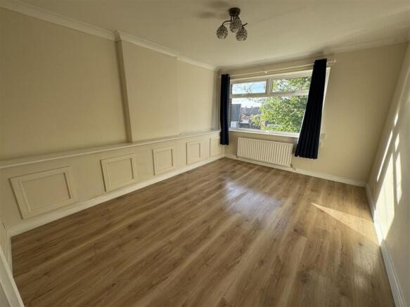 2 bed Apartment to rent Image 8