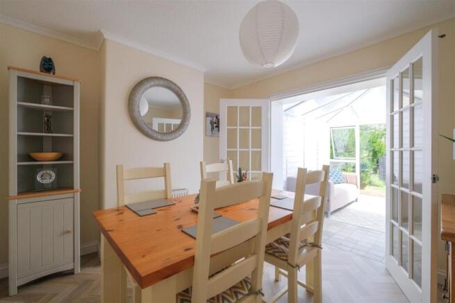 4 bed Semi-Detached for sale Image 9