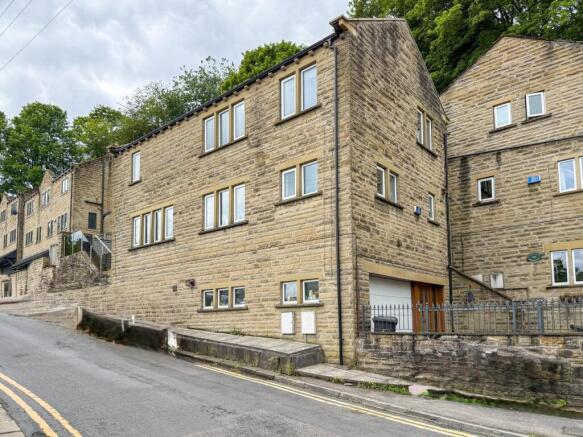 4 bed Detached for sale in honley