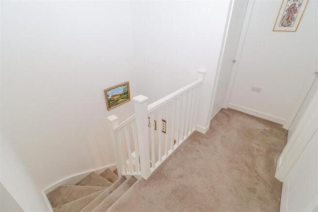 4 bed Detached for sale Image 9