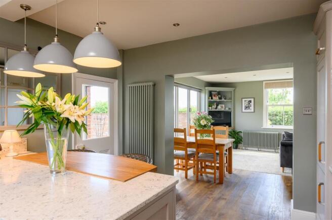5 bed House for sale Image 9