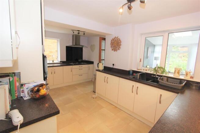 Kitchen1.jpg