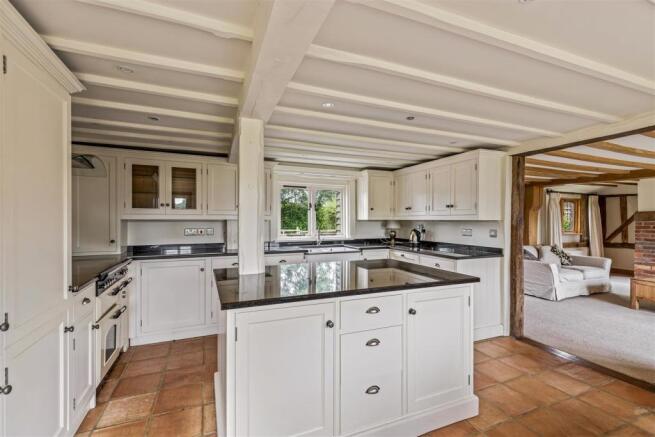 Kitchen (3).jpg
