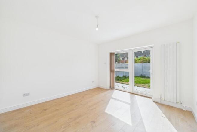 5 bed Semi-Detached to rent Image 10