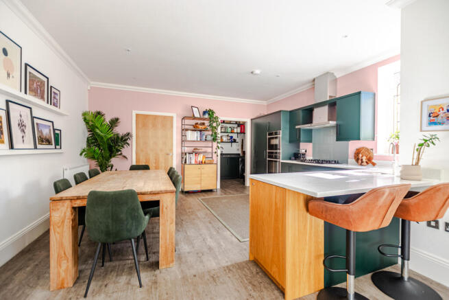 4 bed Semi-Detached for sale Image 10
