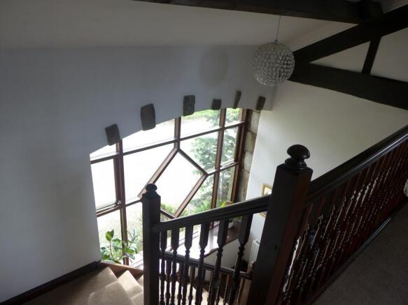 GALLERIED FIRST FLOOR LANDING