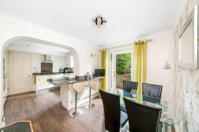 BREAKFAST KITCHEN - DINING AREA
