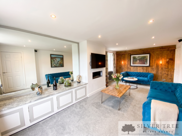 4 bed Detached for sale Image 2