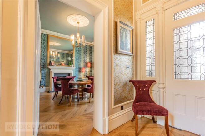 6 bed Detached for sale Image 5